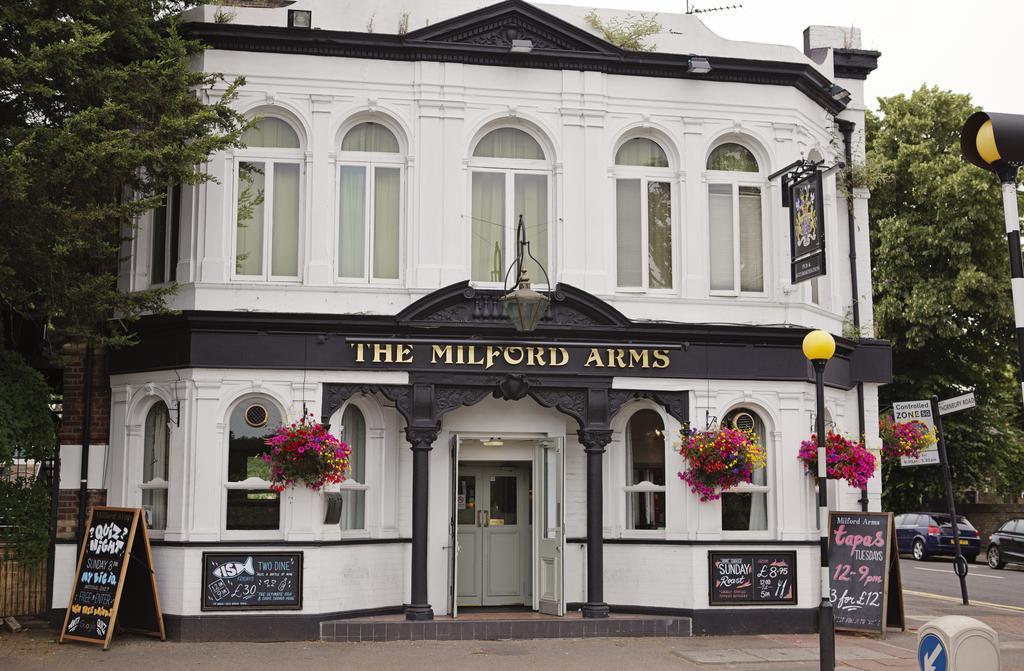The Milford Arms Hotel Hounslow Ngoại thất bức ảnh