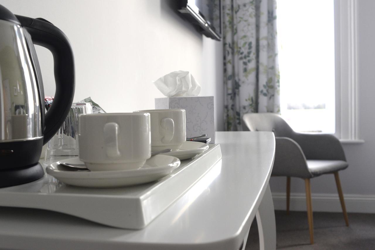 The Milford Arms Hotel Hounslow Ngoại thất bức ảnh