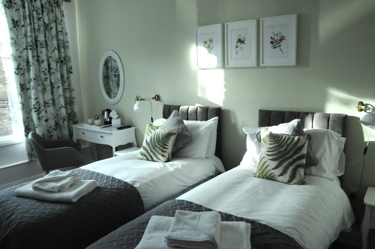 The Milford Arms Hotel Hounslow Ngoại thất bức ảnh