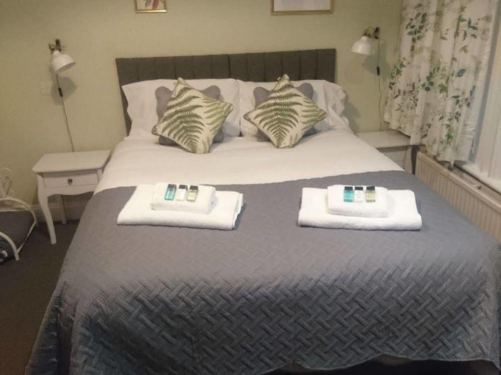 The Milford Arms Hotel Hounslow Ngoại thất bức ảnh
